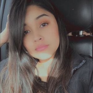 Meet your Posher, Dania